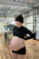《大姐二姐三姐小妹挺着大肚子的》电影全集
